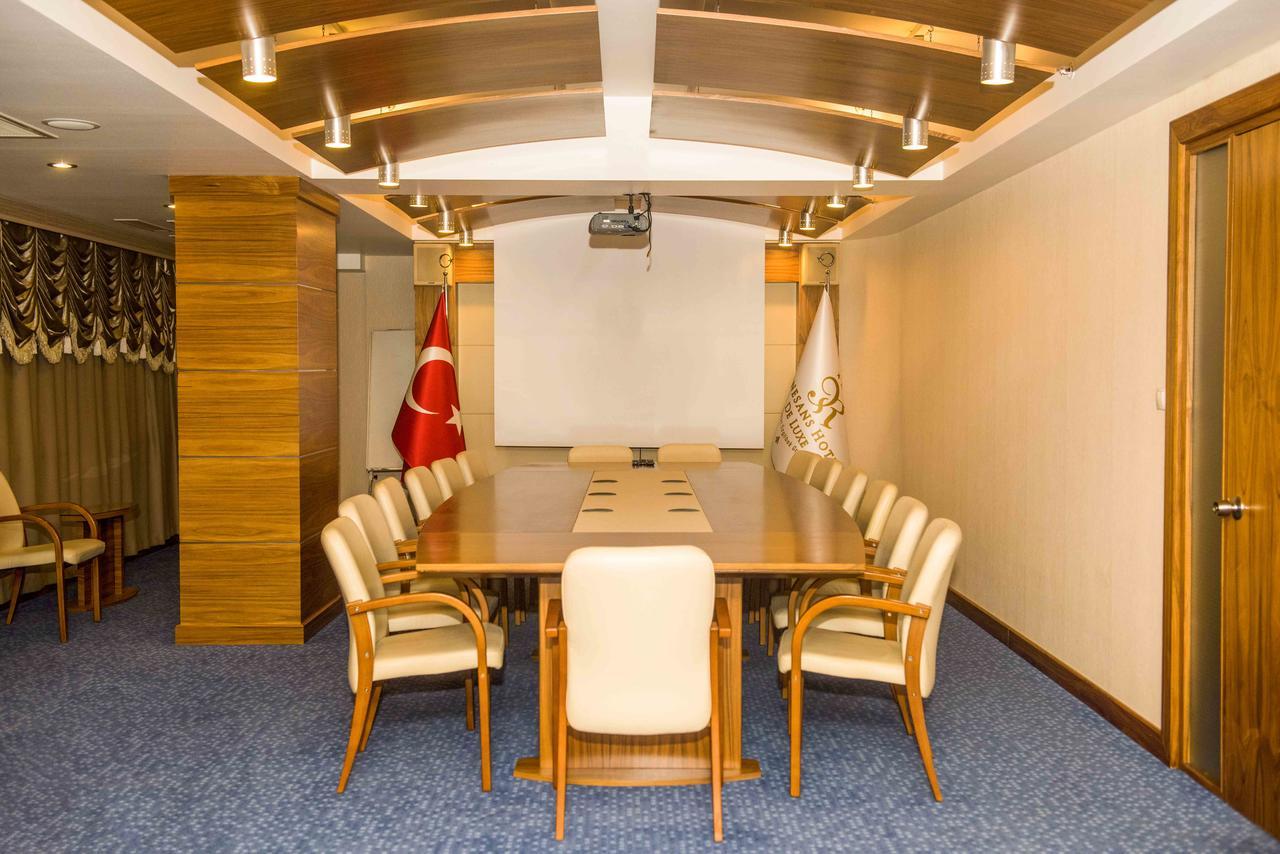 Oezgoebek Roenesans Hotel De Luxe Uşak Exterior foto